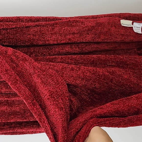 Pier 1 imports Chenille throw blanket red - Picture 8 of 8